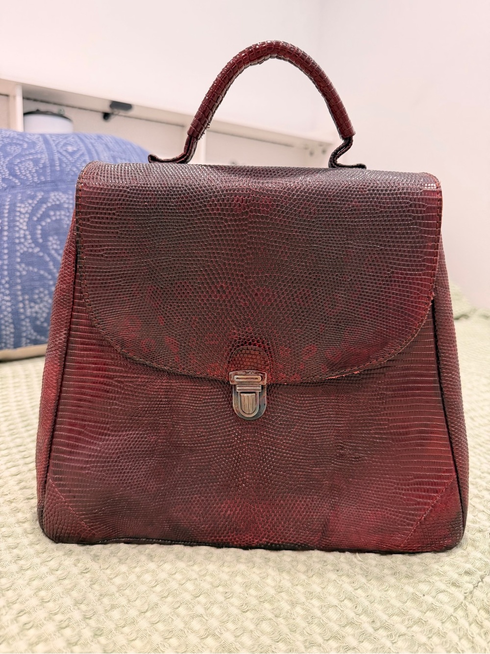 Cherevichkiotvichki Burgundy Lizard leather small lock bag